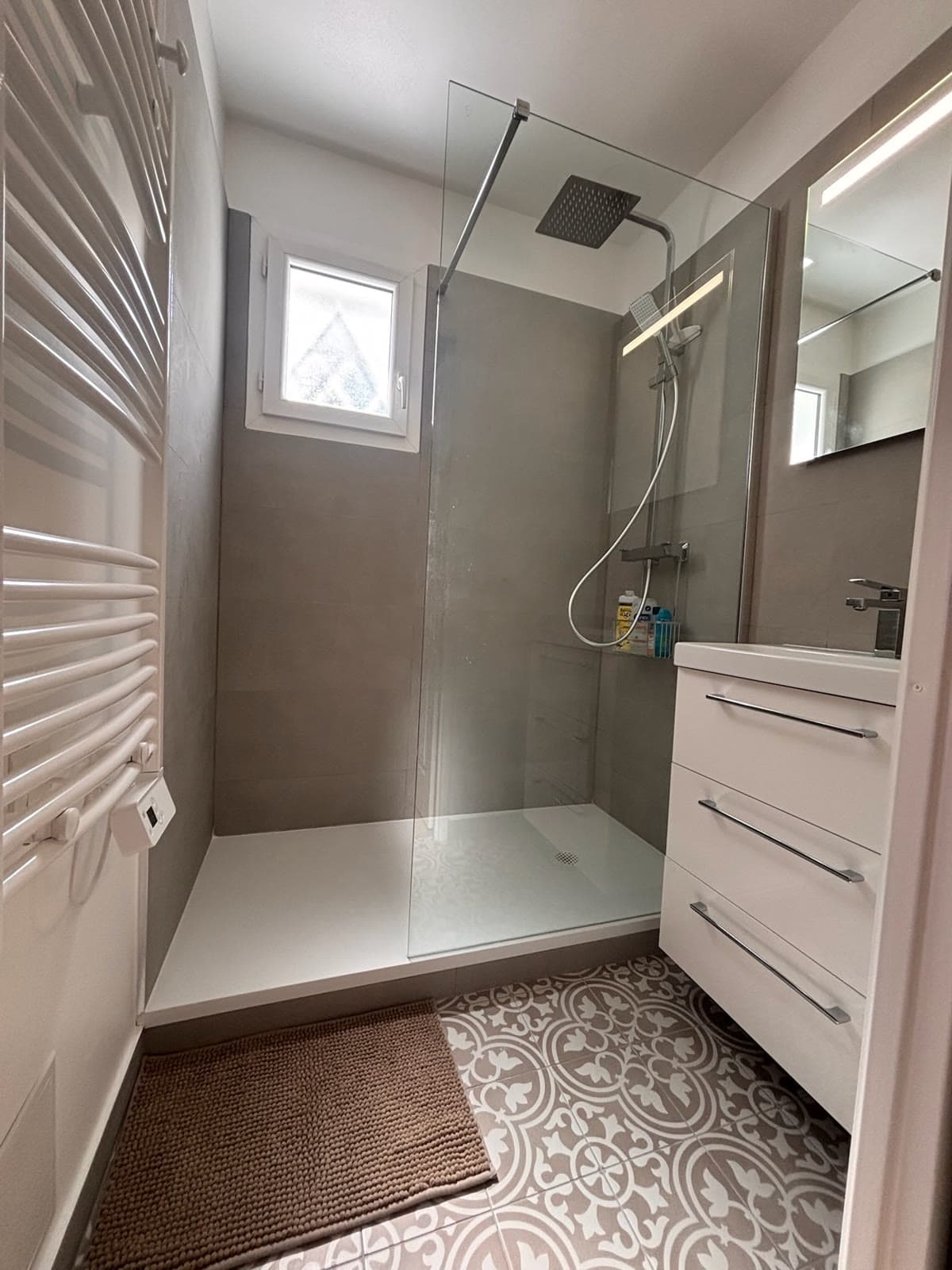 Rénovation d’une salle d’eau compacte après travaux