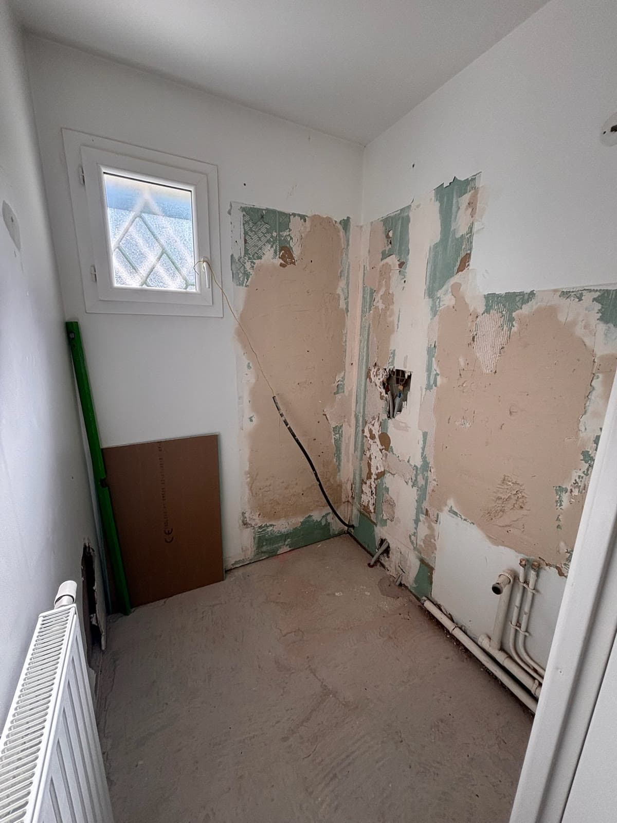 Rénovation d’une salle d’eau compacte avant travaux